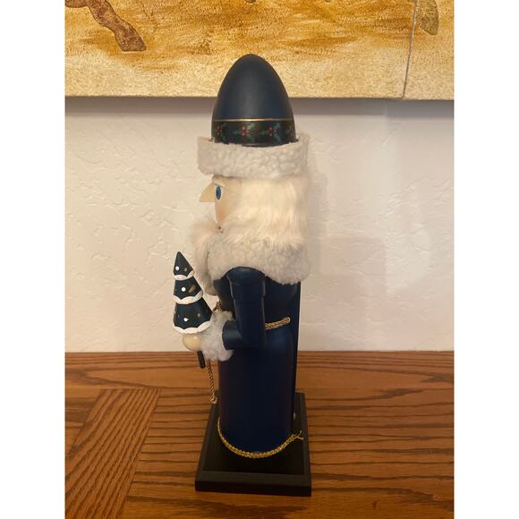 Goodnight Santa Nutcracker - Picture 2 of 5